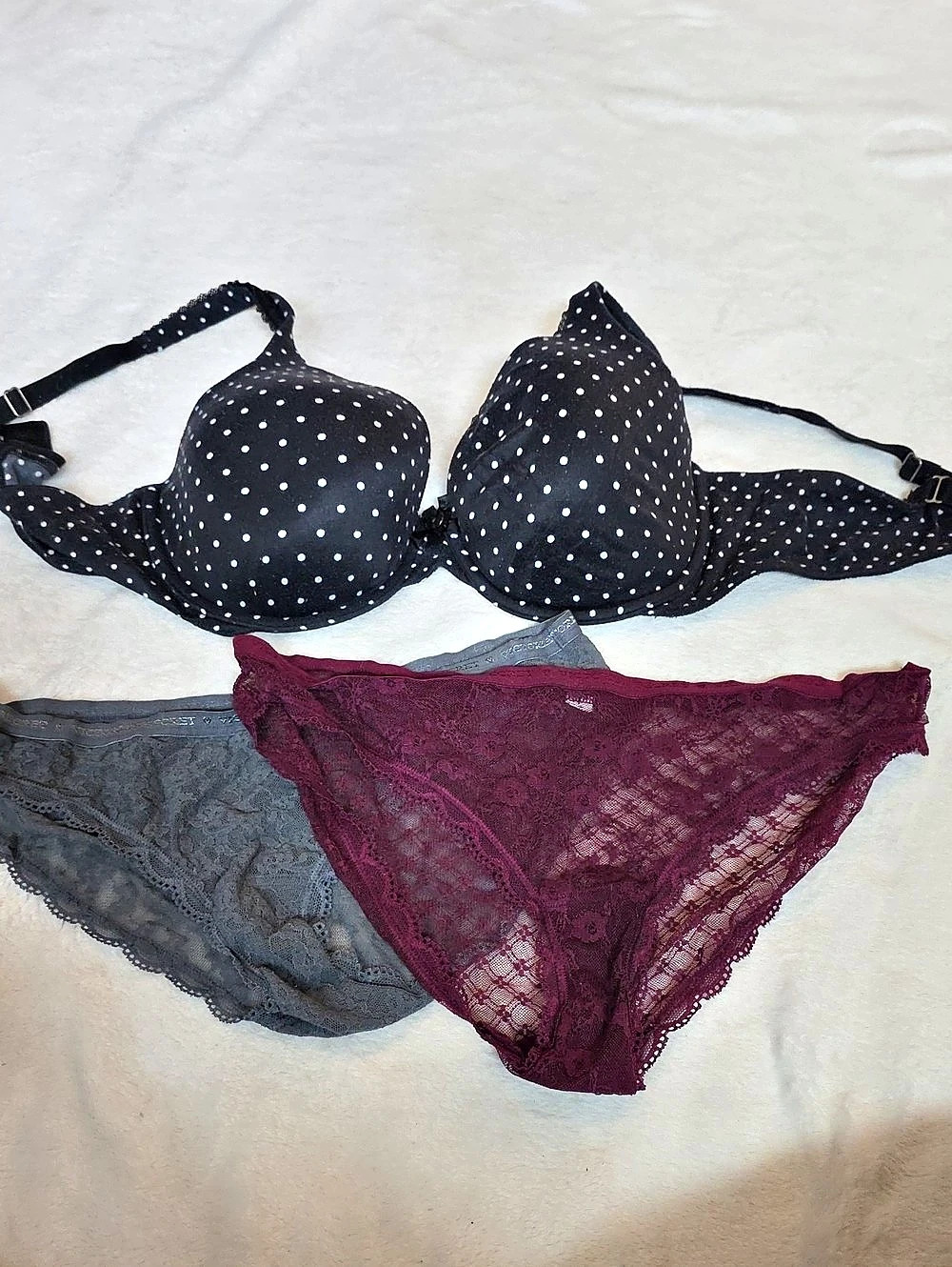Victoria's Secret Body by Victoria Lined Perfect Coverage Bra Black & Burgundy